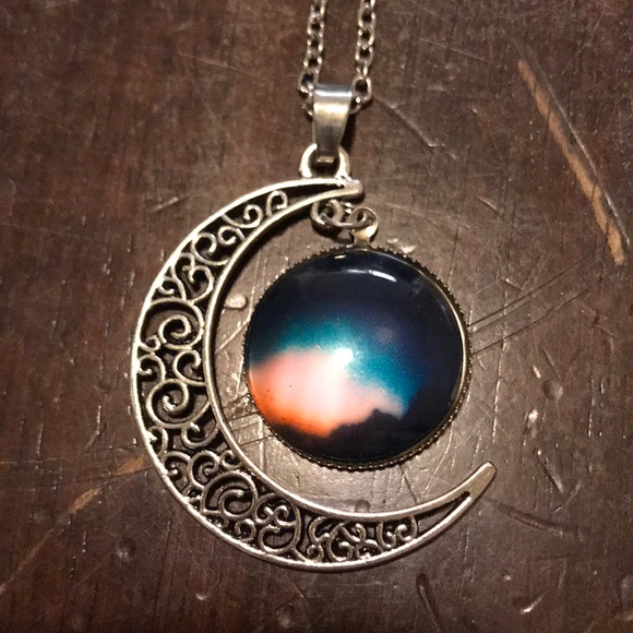 Jewelry - Silver Crescent Moon Necklace